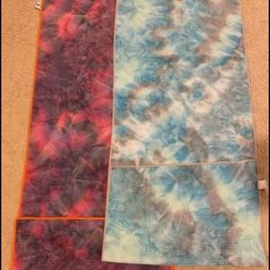 Manduka Yogitoes Yoga Mat Towel with grip